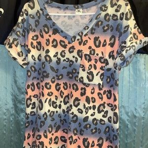 Multicolored leopard neck rolled cuff tee small